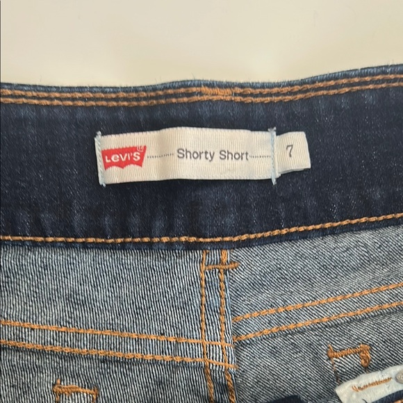 Levi's - Picture 2 of 6